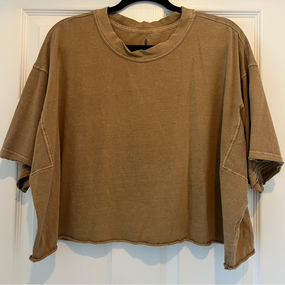 We the Free Inspire Tee in army green. Boxy cropped tee with an oversized fit.